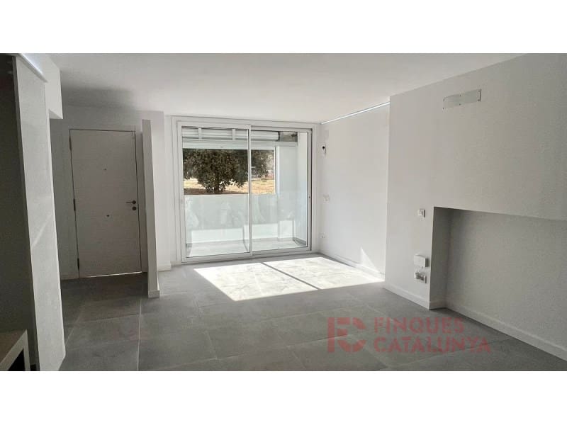 3 bedroom Apartment for sale in Girona city with garage - € 398,000 (Ref: 9433556)