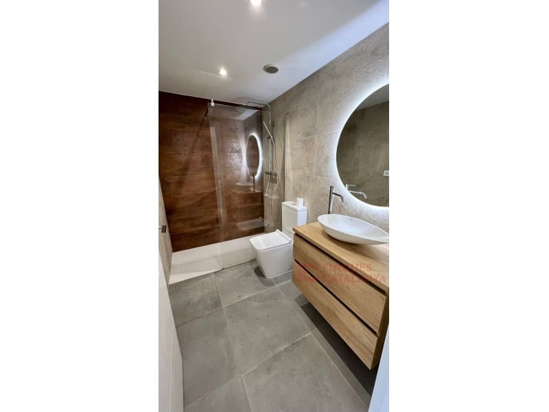 3 bedroom Apartment for sale in Girona city with garage - € 398,000 (Ref: 9433556)