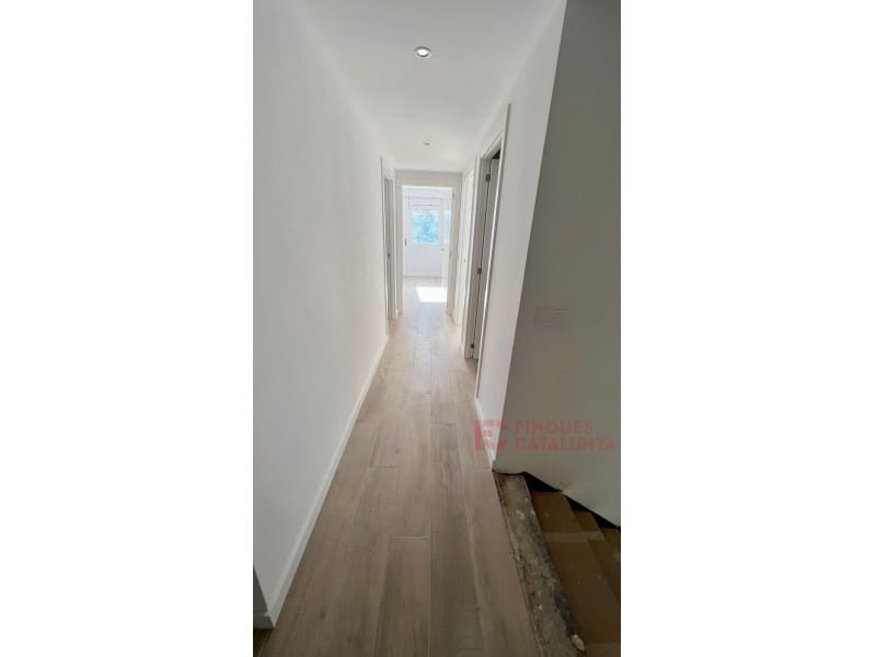 3 bedroom Apartment for sale in Girona city with garage - € 398,000 (Ref: 9433556)