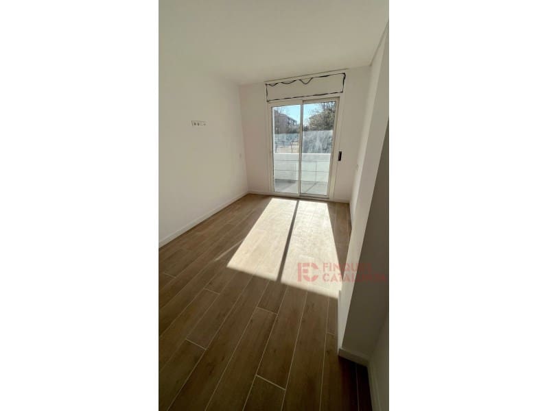 3 bedroom Apartment for sale in Girona city with garage - € 398,000 (Ref: 9433556)