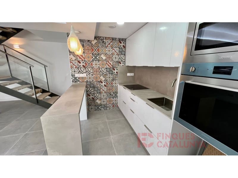 3 bedroom Apartment for sale in Girona city with garage - € 398,000 (Ref: 9433556)