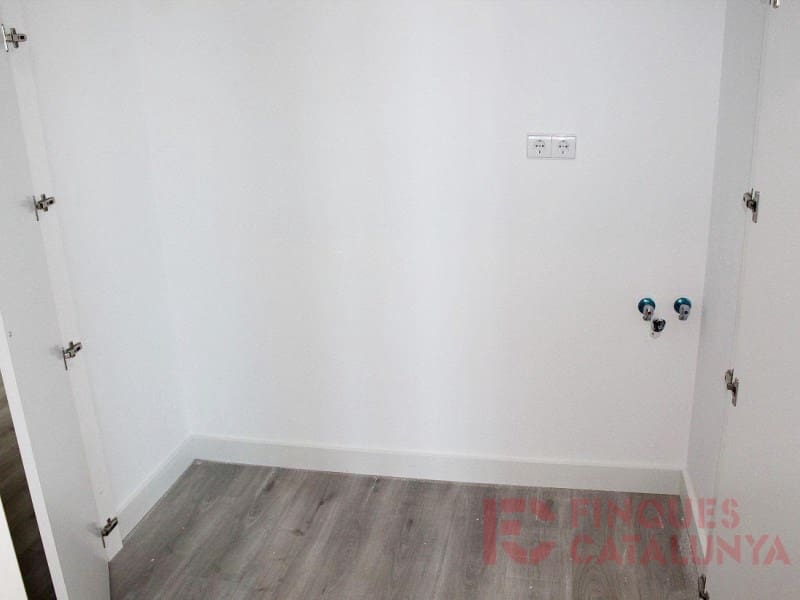 2 soveværelse Lejlighed til salg i Girona by med garage - € 380.000 (Ref: 9433557)