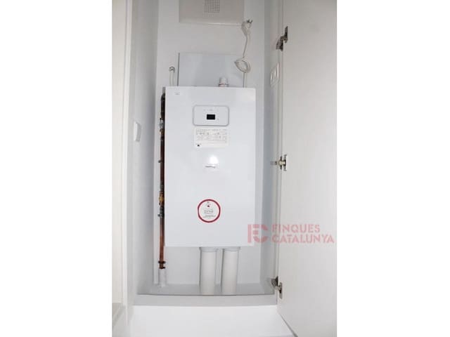 2 soveværelse Lejlighed til salg i Girona by med garage - € 380.000 (Ref: 9433557)