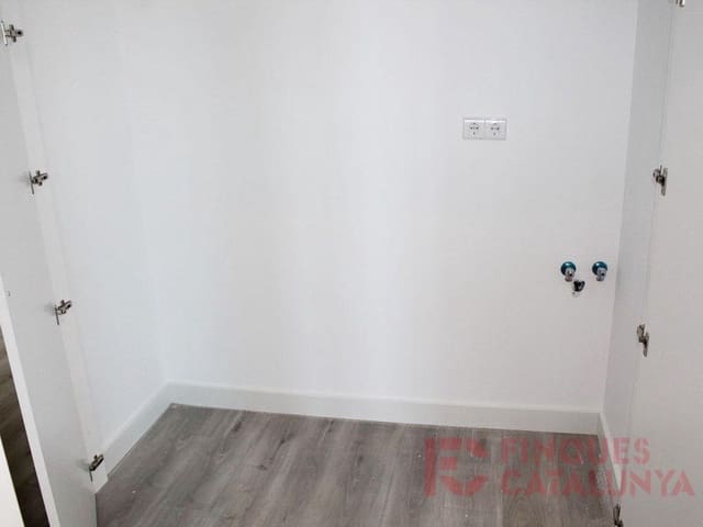 2 soveværelse Lejlighed til salg i Girona by med garage - € 380.000 (Ref: 9433557)