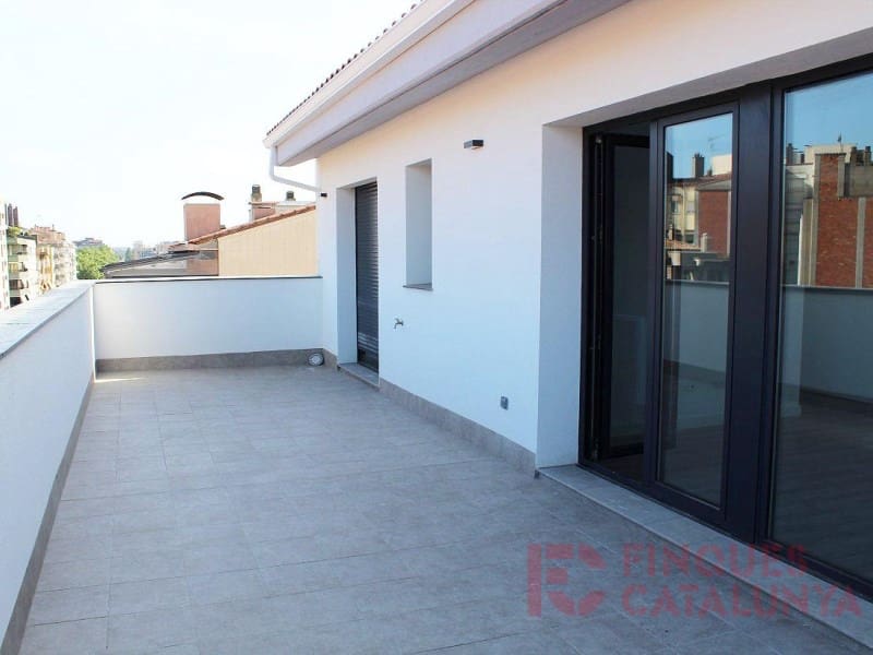 2 soveværelse Lejlighed til salg i Girona by med garage - € 380.000 (Ref: 9433557)