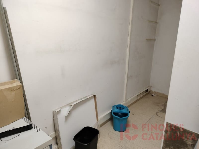 Comercial para venda em Girona cidade - 160 000 € (Ref: 9433558)