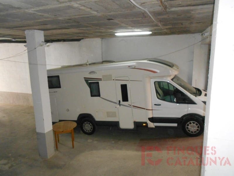 Commercieel te koop in Salt met garage - € 138.000 (Ref: 9433559)