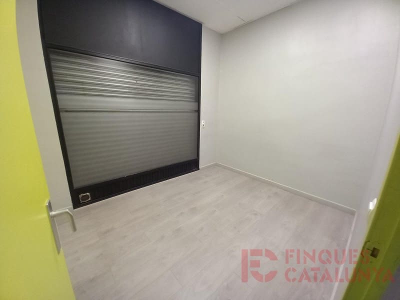 Commercial for sale in Girona city with garage - € 150,000 (Ref: 9433560)