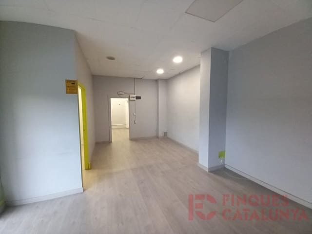 Comercial para venda em Girona cidade com garagem - 150 000 € (Ref: 9433560)