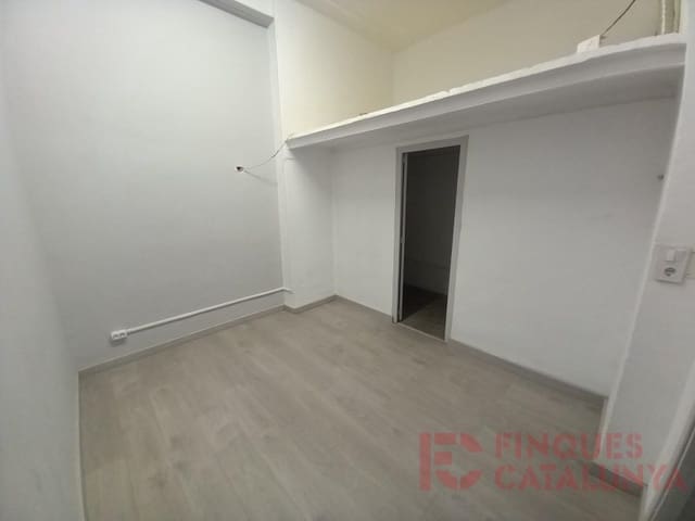 Comercial para venda em Girona cidade com garagem - 150 000 € (Ref: 9433560)