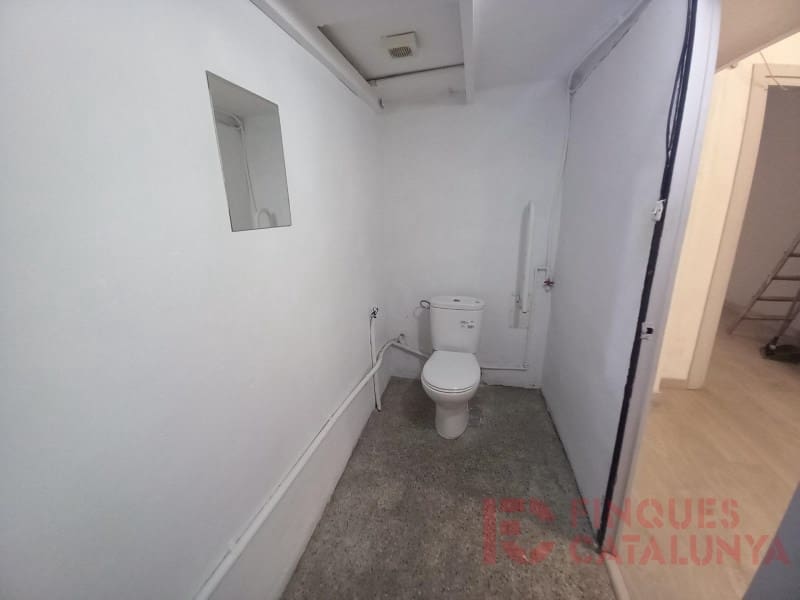 Commercial for sale in Girona city with garage - € 150,000 (Ref: 9433560)