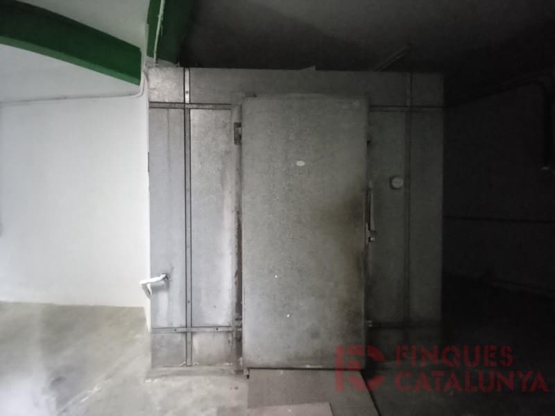 Commercial for sale in Girona city - € 85,000 (Ref: 9433562)