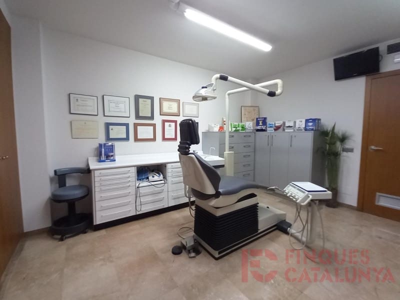 3 bedroom Flat for sale in Girona city with garage - € 440,000 (Ref: 9433563)