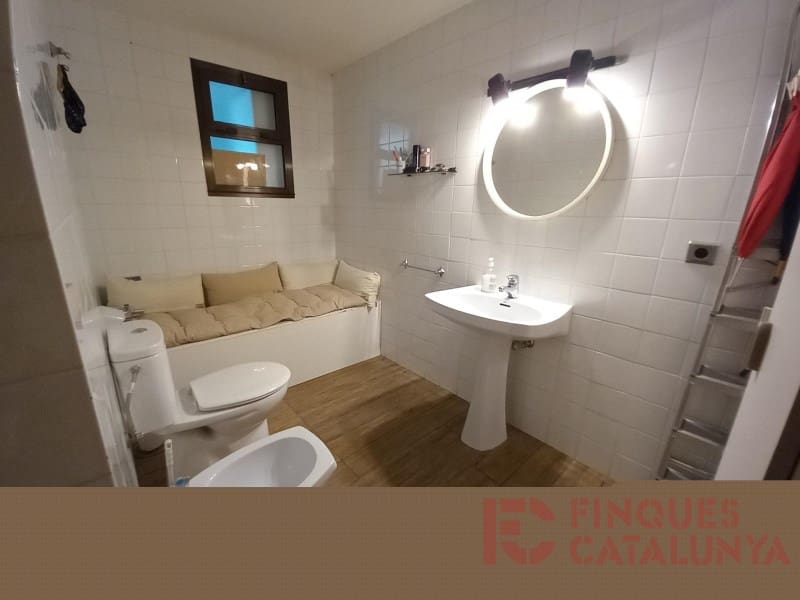 3 bedroom Flat for sale in Girona city with garage - € 440,000 (Ref: 9433563)