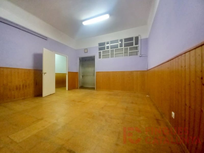 Commercieel te koop in Salt - € 200.000 (Ref: 9433566)