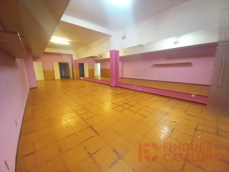 Commercieel te koop in Salt - € 200.000 (Ref: 9433566)