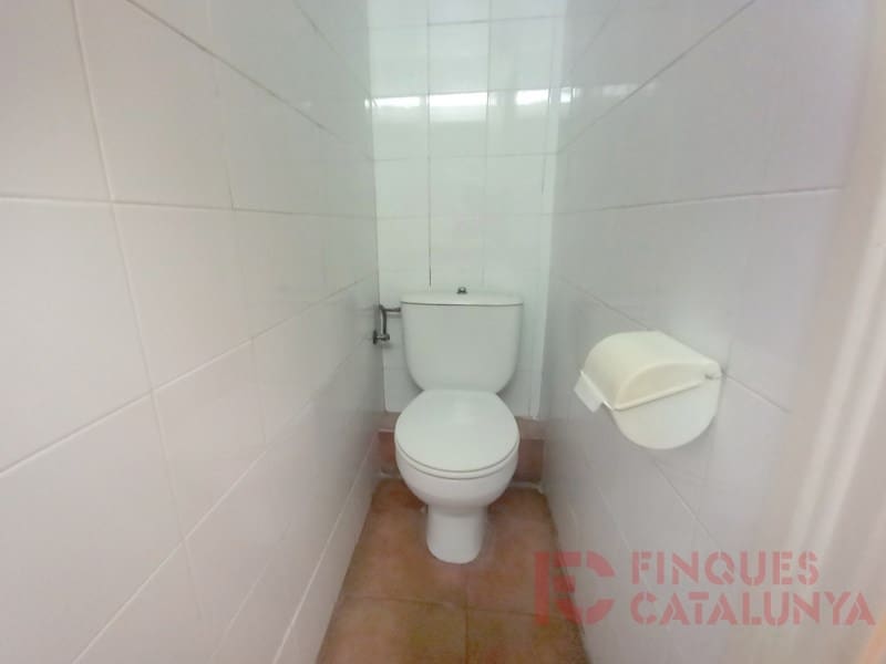 Commercieel te koop in Salt - € 200.000 (Ref: 9433566)