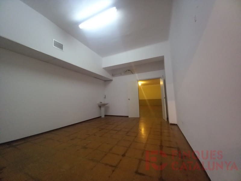 Commercieel te koop in Salt - € 200.000 (Ref: 9433566)