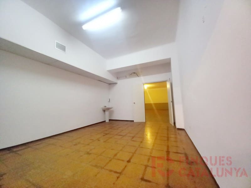 Commercieel te koop in Salt - € 200.000 (Ref: 9433566)