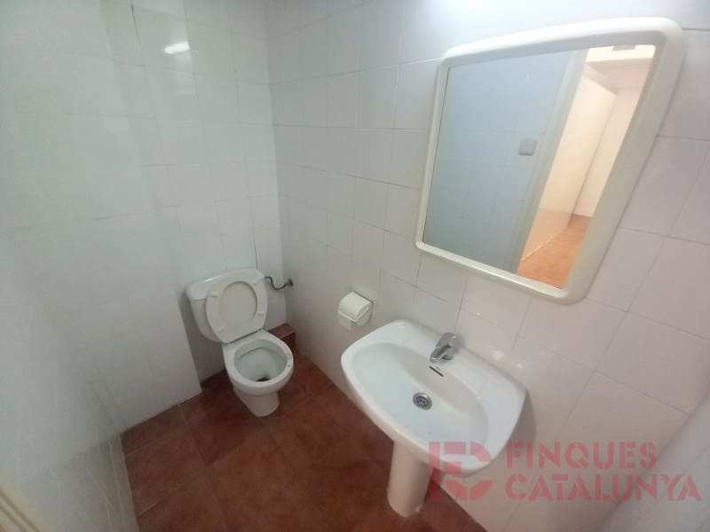 Commercieel te koop in Salt - € 200.000 (Ref: 9433566)