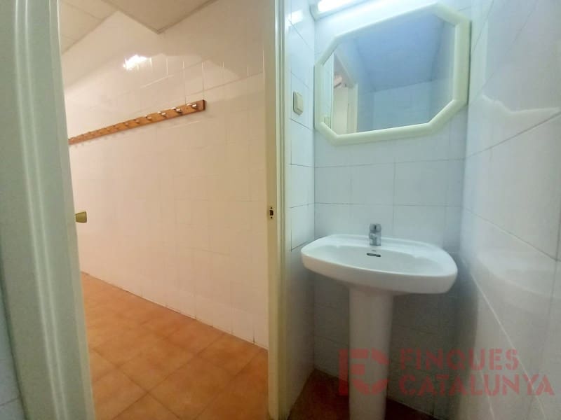 Commercieel te koop in Salt - € 200.000 (Ref: 9433566)