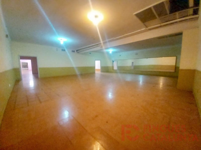 Commercieel te koop in Salt - € 200.000 (Ref: 9433566)