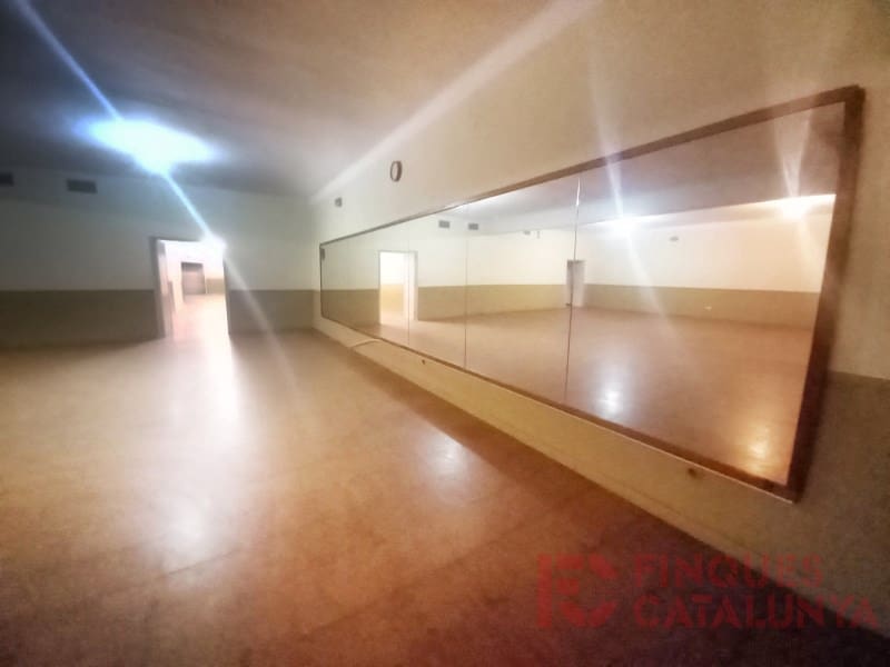 Commercieel te koop in Salt - € 200.000 (Ref: 9433566)