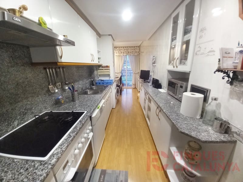 4 bedroom Flat for sale in Girona city - € 374,000 (Ref: 9433568)