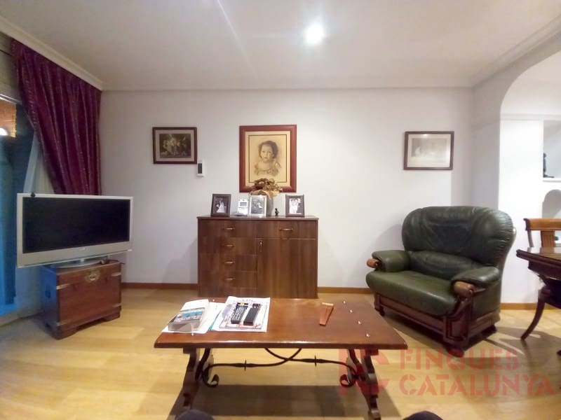 4 bedroom Flat for sale in Girona city - € 374,000 (Ref: 9433568)