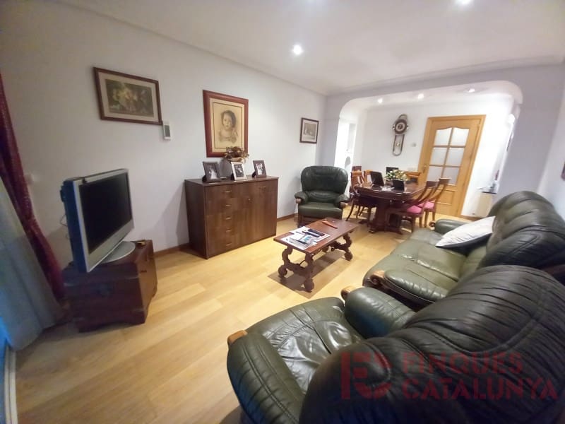 4 bedroom Flat for sale in Girona city - € 374,000 (Ref: 9433568)