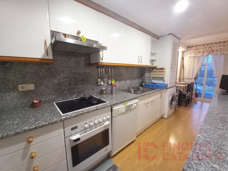 4 bedroom Flat for sale in Girona city - € 374,000 (Ref: 9433568)