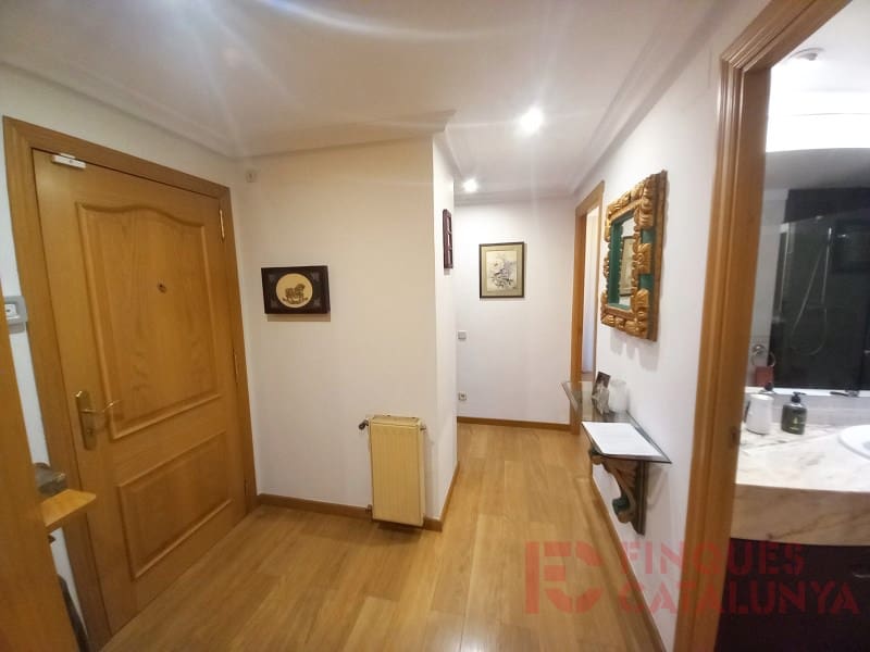 4 bedroom Flat for sale in Girona city - € 374,000 (Ref: 9433568)