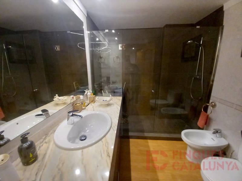 4 bedroom Flat for sale in Girona city - € 374,000 (Ref: 9433568)