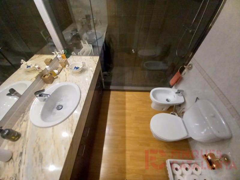 4 bedroom Flat for sale in Girona city - € 374,000 (Ref: 9433568)