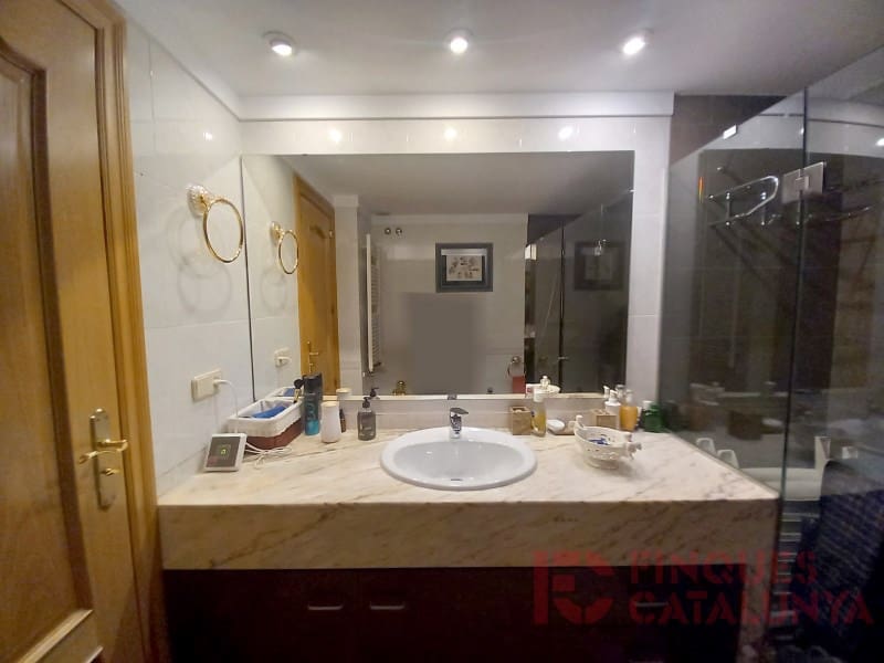4 bedroom Flat for sale in Girona city - € 374,000 (Ref: 9433568)