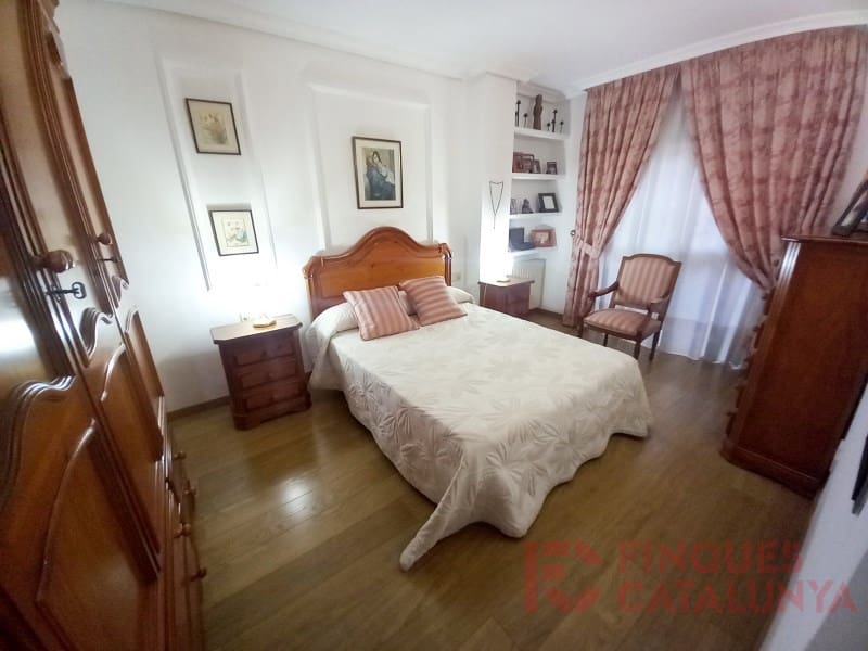4 bedroom Flat for sale in Girona city - € 374,000 (Ref: 9433568)