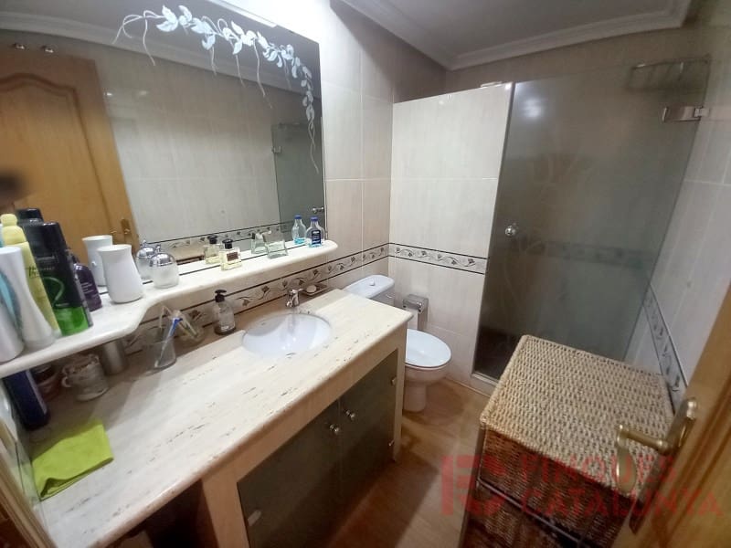 4 bedroom Flat for sale in Girona city - € 374,000 (Ref: 9433568)