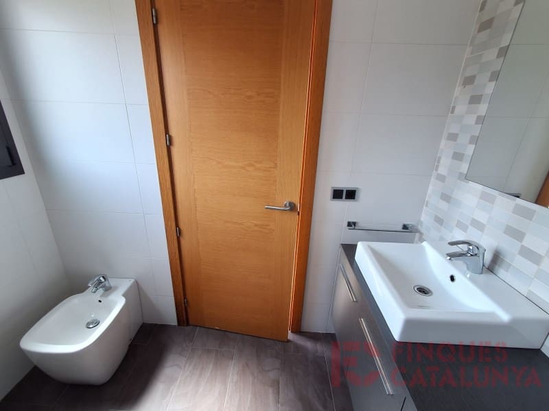 5 soverom Kjedet enebolig til salgs i Sant Julia del Llor i Bonmati med garasje - € 340 000 (Ref: 9433572)