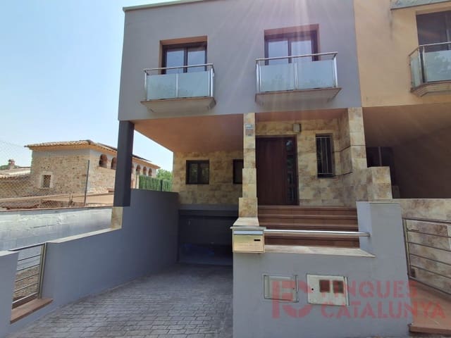 5 soverom Kjedet enebolig til salgs i Sant Julià del Llor i Bonmatí med garasje - € 340 000 (Ref: 9433572)