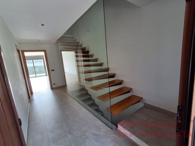 5 soverom Kjedet enebolig til salgs i Sant Julià del Llor i Bonmatí med garasje - € 340 000 (Ref: 9433572)