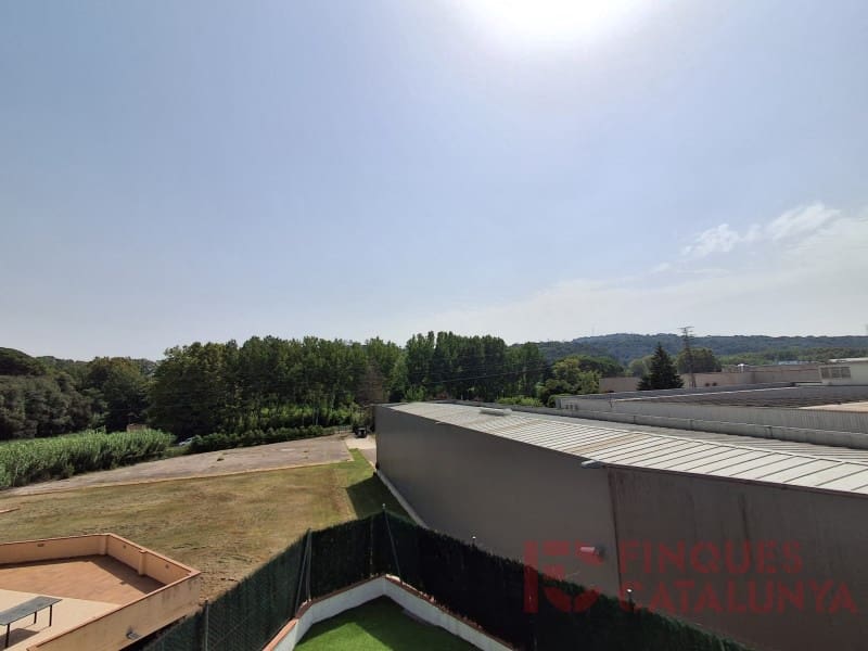 5 soverom Kjedet enebolig til salgs i Sant Julia del Llor i Bonmati med garasje - € 340 000 (Ref: 9433572)