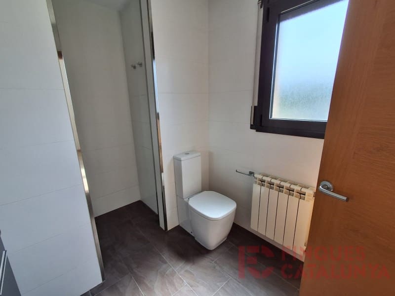 5 soverom Kjedet enebolig til salgs i Sant Julia del Llor i Bonmati med garasje - € 340 000 (Ref: 9433572)