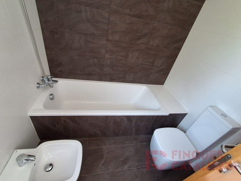 5 soverom Kjedet enebolig til salgs i Sant Julia del Llor i Bonmati med garasje - € 340 000 (Ref: 9433572)