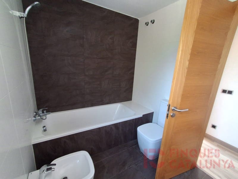 5 soverom Kjedet enebolig til salgs i Sant Julia del Llor i Bonmati med garasje - € 340 000 (Ref: 9433572)