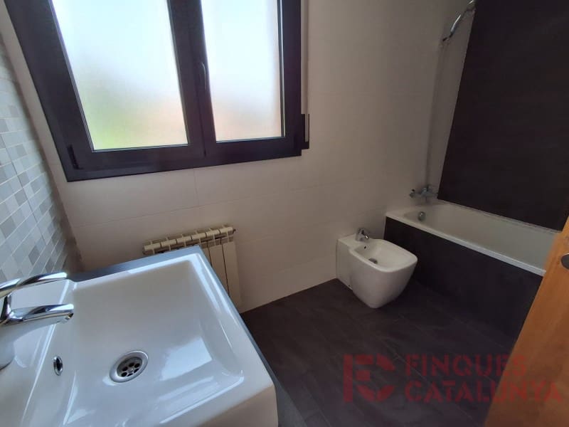 5 soverom Kjedet enebolig til salgs i Sant Julia del Llor i Bonmati med garasje - € 340 000 (Ref: 9433572)