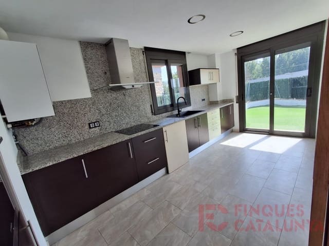 5 soverom Kjedet enebolig til salgs i Sant Julià del Llor i Bonmatí med garasje - € 340 000 (Ref: 9433572)
