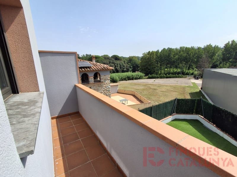 5 soverom Kjedet enebolig til salgs i Sant Julia del Llor i Bonmati med garasje - € 340 000 (Ref: 9433572)