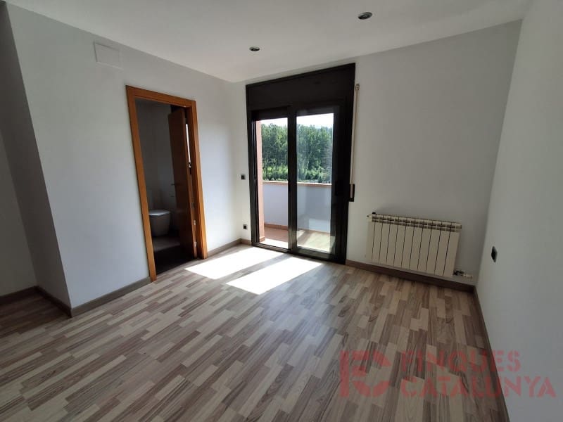 5 soverom Kjedet enebolig til salgs i Sant Julia del Llor i Bonmati med garasje - € 340 000 (Ref: 9433572)