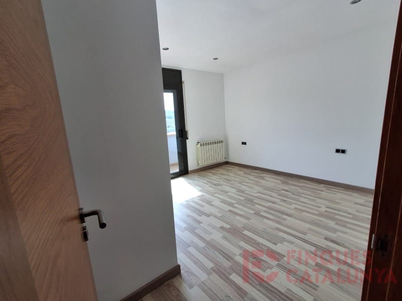 5 soverom Kjedet enebolig til salgs i Sant Julia del Llor i Bonmati med garasje - € 340 000 (Ref: 9433572)