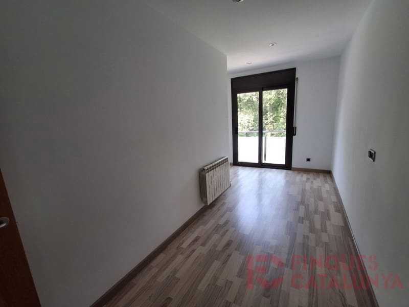 5 soverom Kjedet enebolig til salgs i Sant Julia del Llor i Bonmati med garasje - € 340 000 (Ref: 9433572)